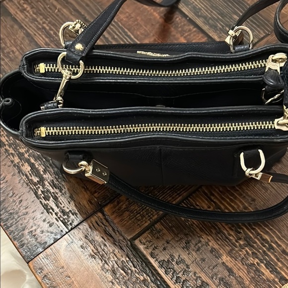 Coach Blue Shoulder Bag with Structured Elegance - Picture 15 of 15